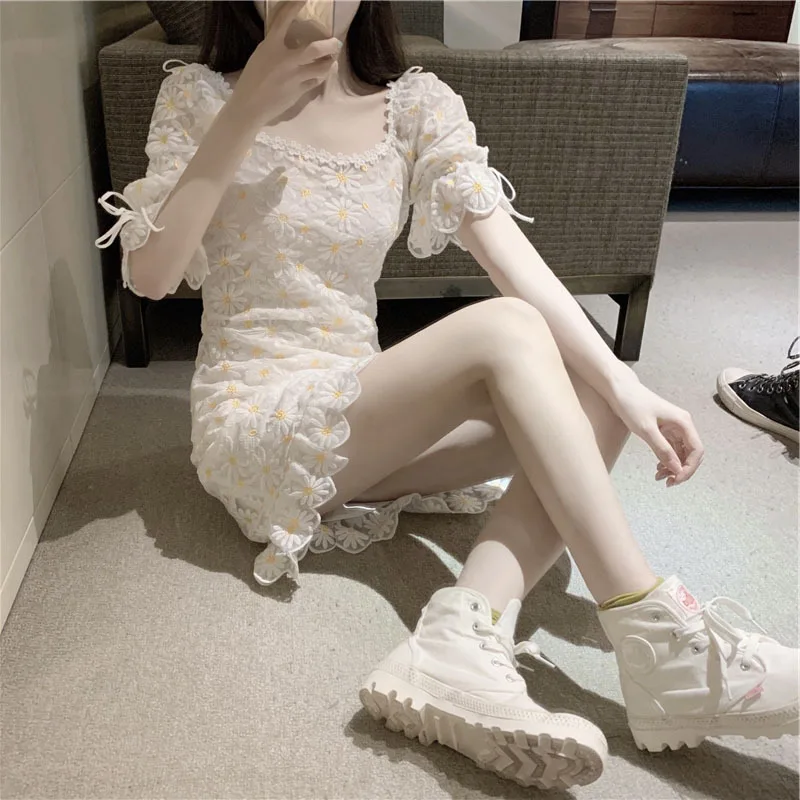 

BacklakeGirls Summer 2020 Chic Sweet Little Slim Handwork Daisy Embroidered Flower Dress Short White Lace Party Dress Vestidos
