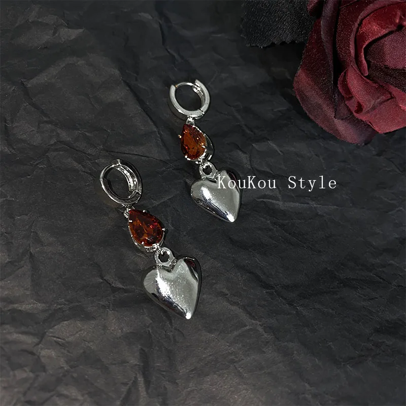 

HANGZHI 20SS New Design Personality Punk Love Red Heart Shaped Rhinestone Fantasy Retro Drop Earrings For Women Girls Jewelry
