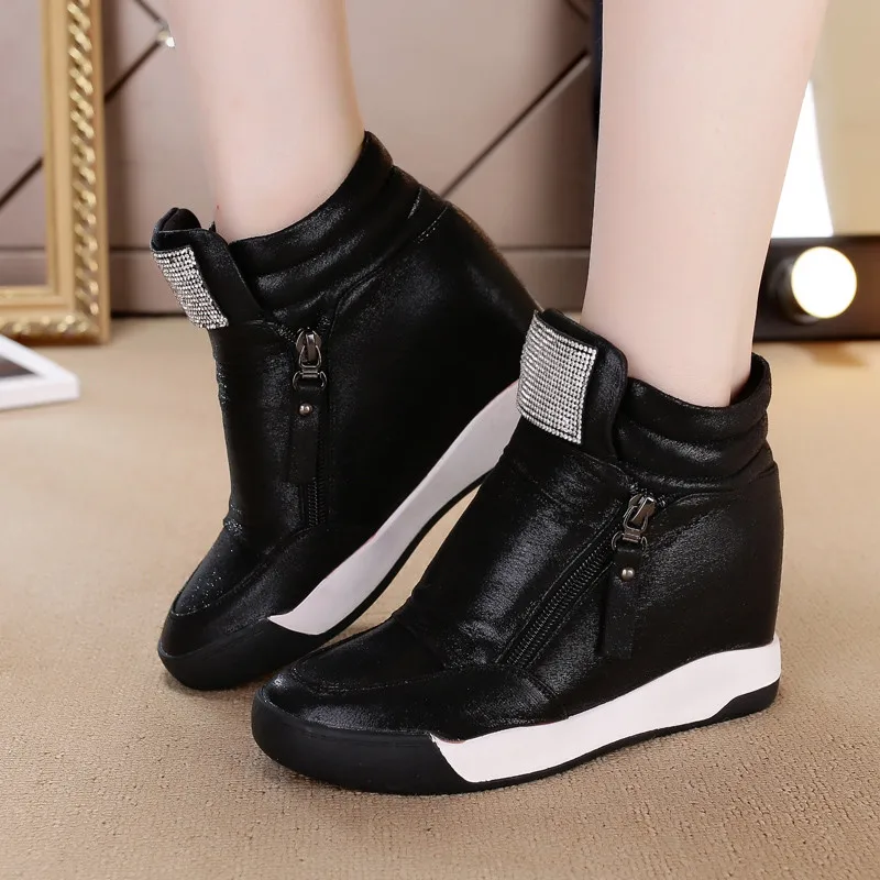 Обувь на танкетке белого и черного цвета женские кроссовки обувь скрытом каблуке