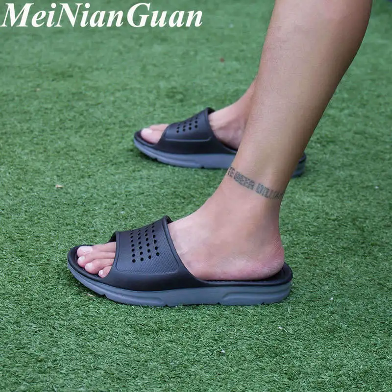 

Новые мужские домашние тапочки, модная повседневная Дизайнерская обувь, мужские фирменные резиновые шлепанцы, светильник кие мягкие Тапоч...