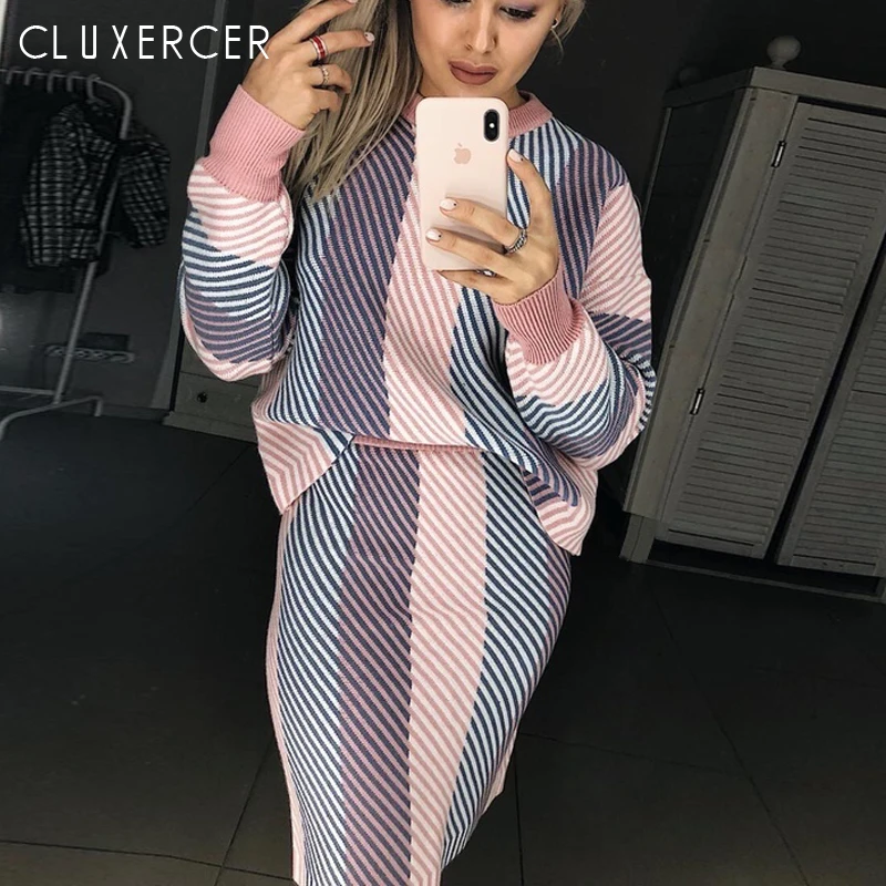 Женские комплекты с юбкой осенне зимние разноцветным полосатым свитером и