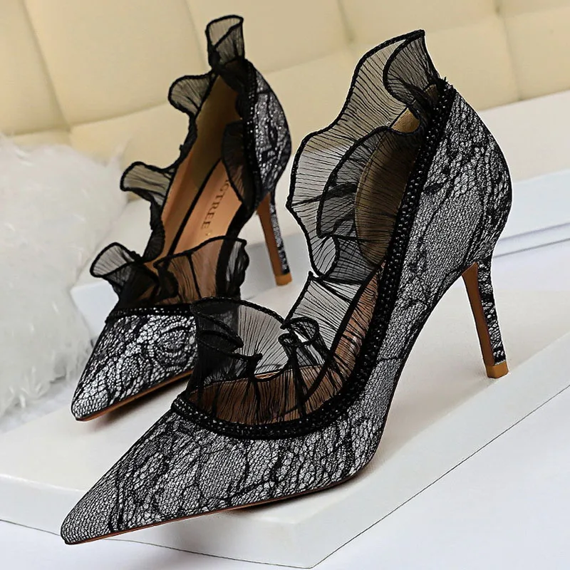 Туфли лодочки женские кружевные высокий каблук заостренный носок пикантная