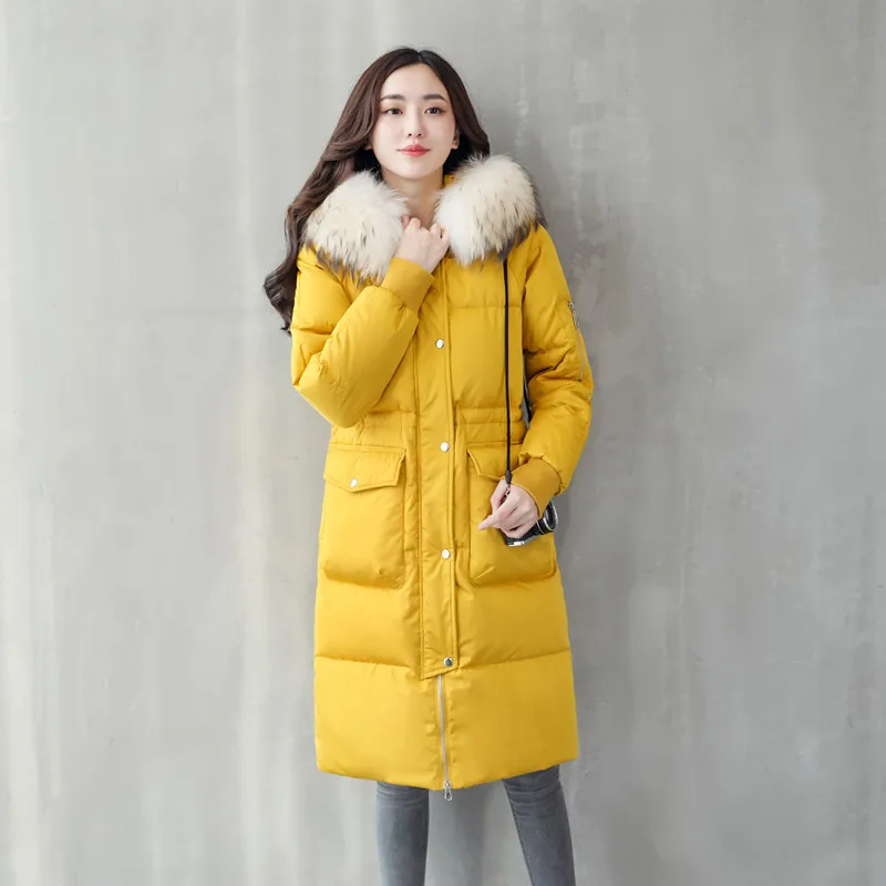 Женская куртка на 2020 пуху с воротником из натурального меха енота ZVAQS TN153 зима 80% |