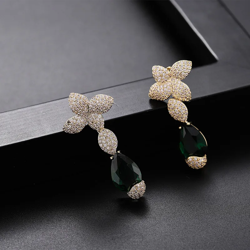 

Gorgeous four-leaf earrings female exaggerated copper inlaid zircon earrings earrings cross-border hot sale earrings female fact
