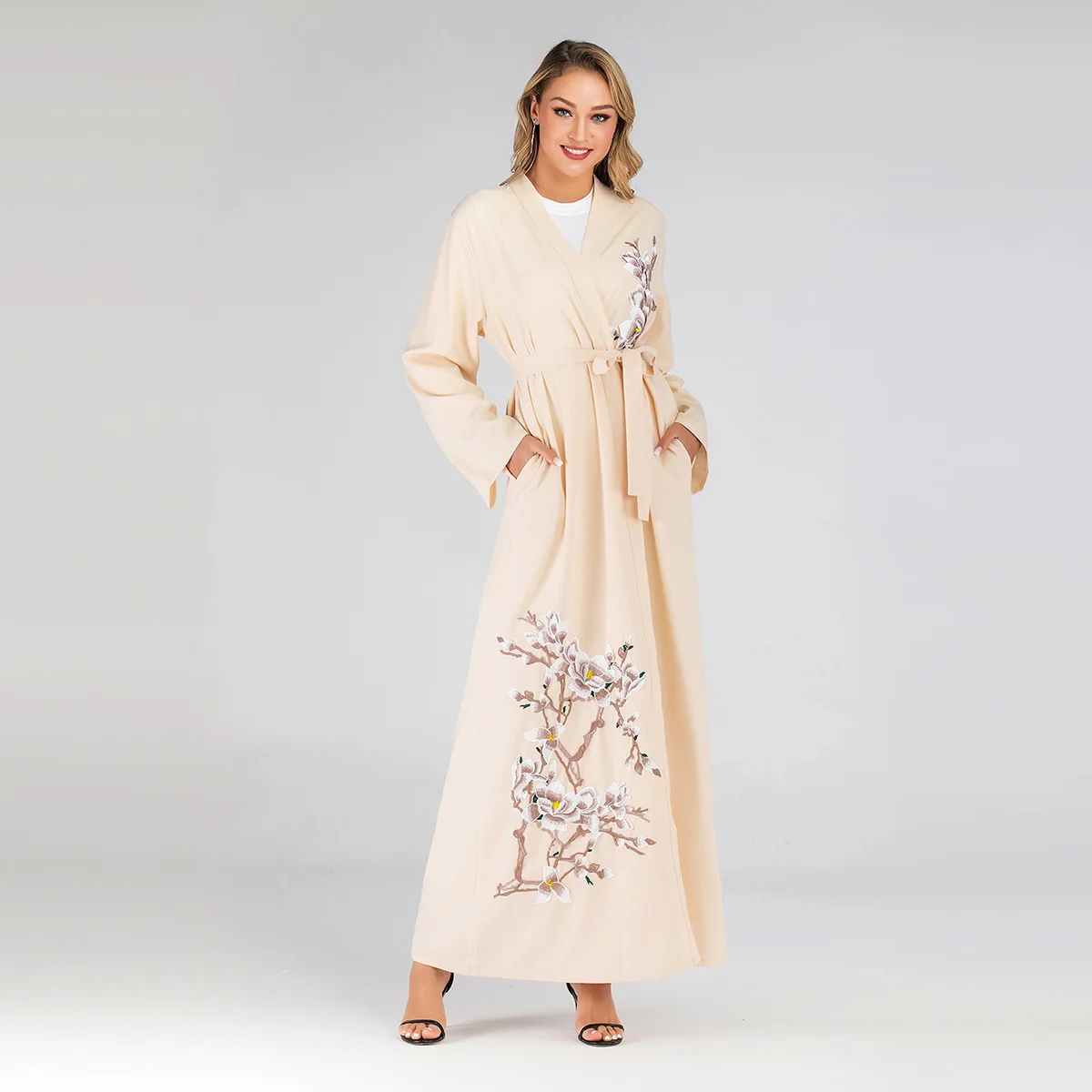 2019 New Middle Eastern National Costume Fashion Muslim Style Cardigan Embroidery Long Sleeve Slim Robes for Woman | Тематическая