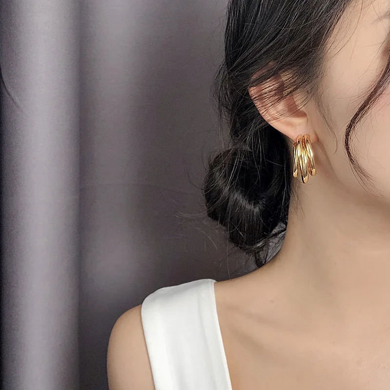 

Trendy Gold Ladies Sweet Retro Metal Hoop Earrings Simple Wild Metal Earrings Korean Jewelry Valentine's Day Gifts Free Shippin