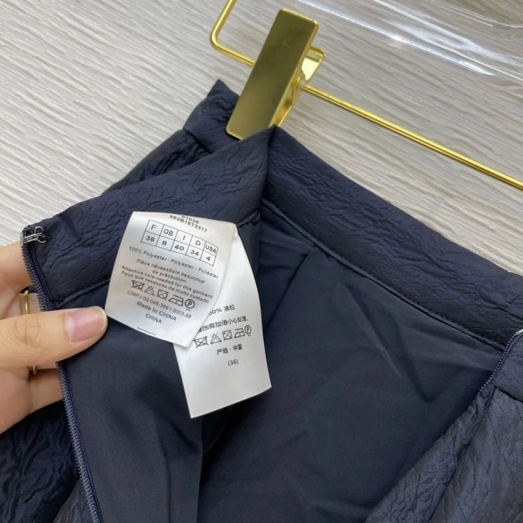 

Elegant Dark Blue Skirts for Women Summer 2020 Fashion Big Hem Loose Pleated Skirts Luxury Texture Holiday Casual Skirts Lady