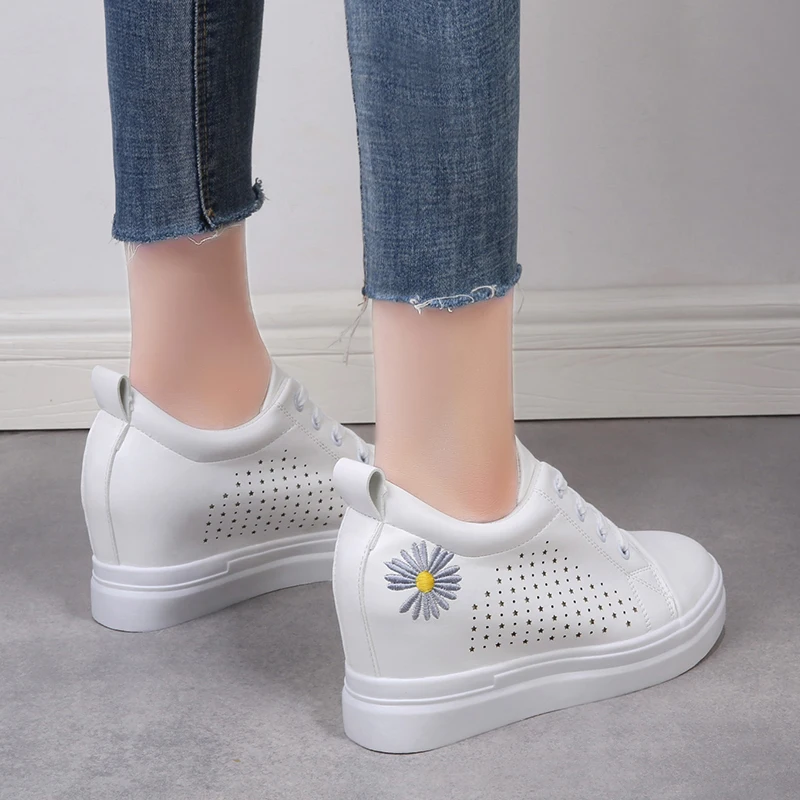 Повседневная обувь для женщин Лидер продаж Женская на скрытой танкетке Модная