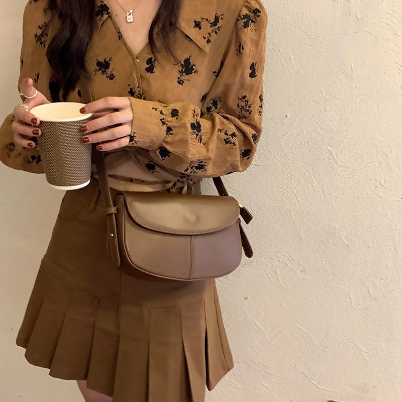 Черный темпераментный свитер кардиган сумка-седло через плечо Женская Корейская