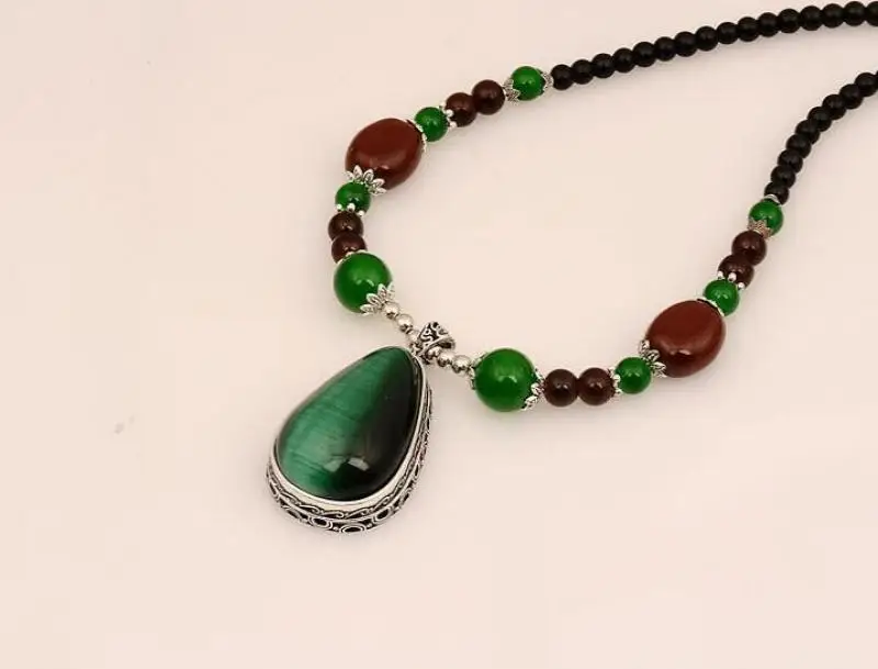 Классическое женское ожерелье с кулоном в стиле ретро зеленым камнем кошачий