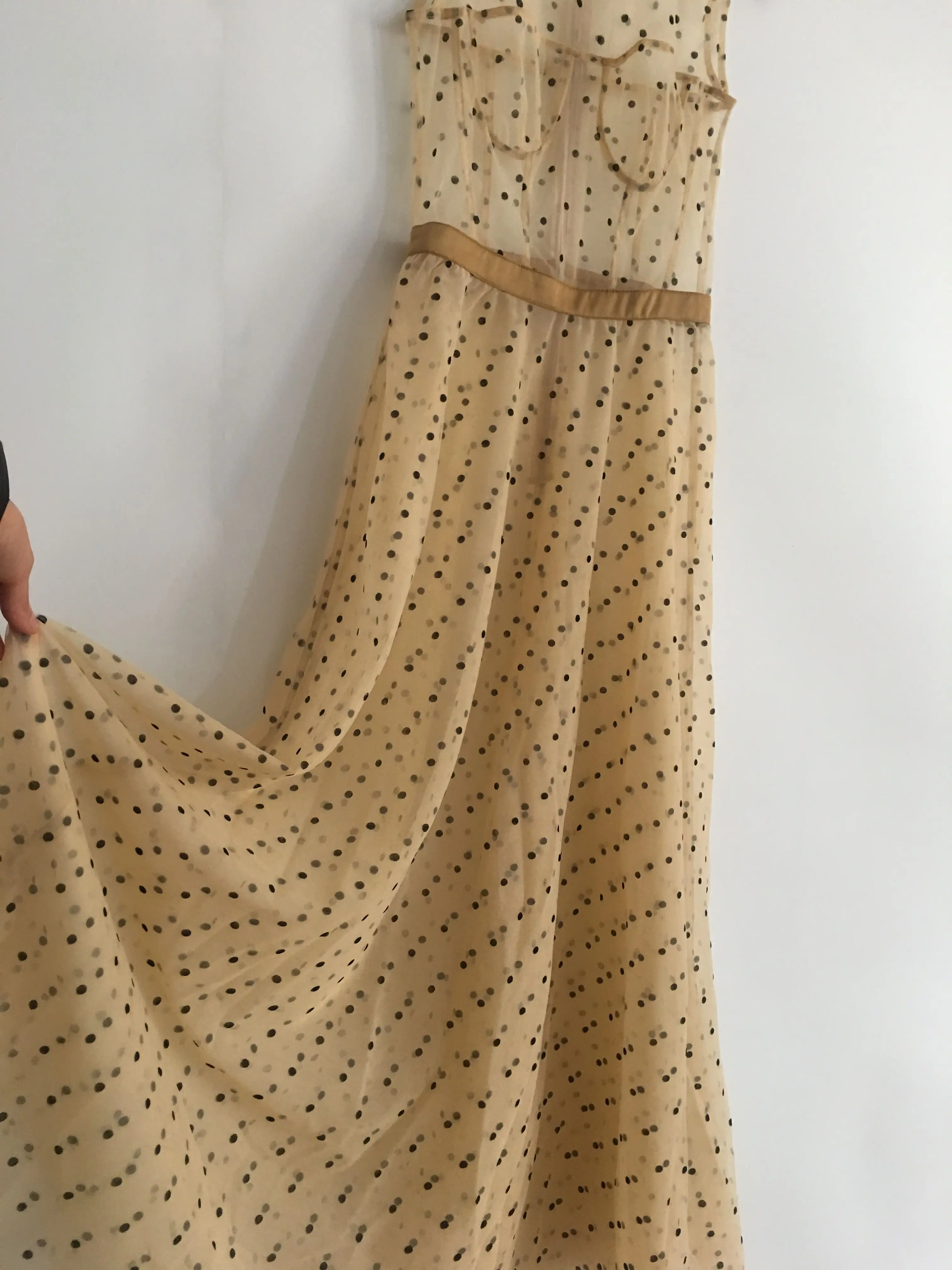 Женское Сетчатое платье без рукавов с круглым вырезом расшитое блестками