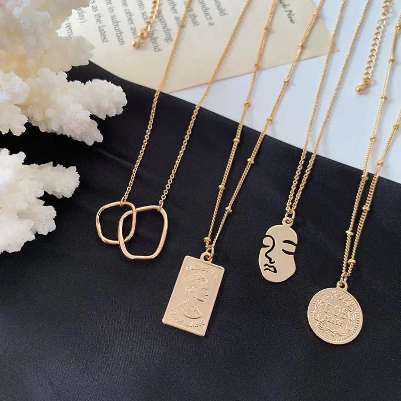 

Cold wind creative design feeling like coin necklace clavicle chain metal temperament of double ring necklace pendant