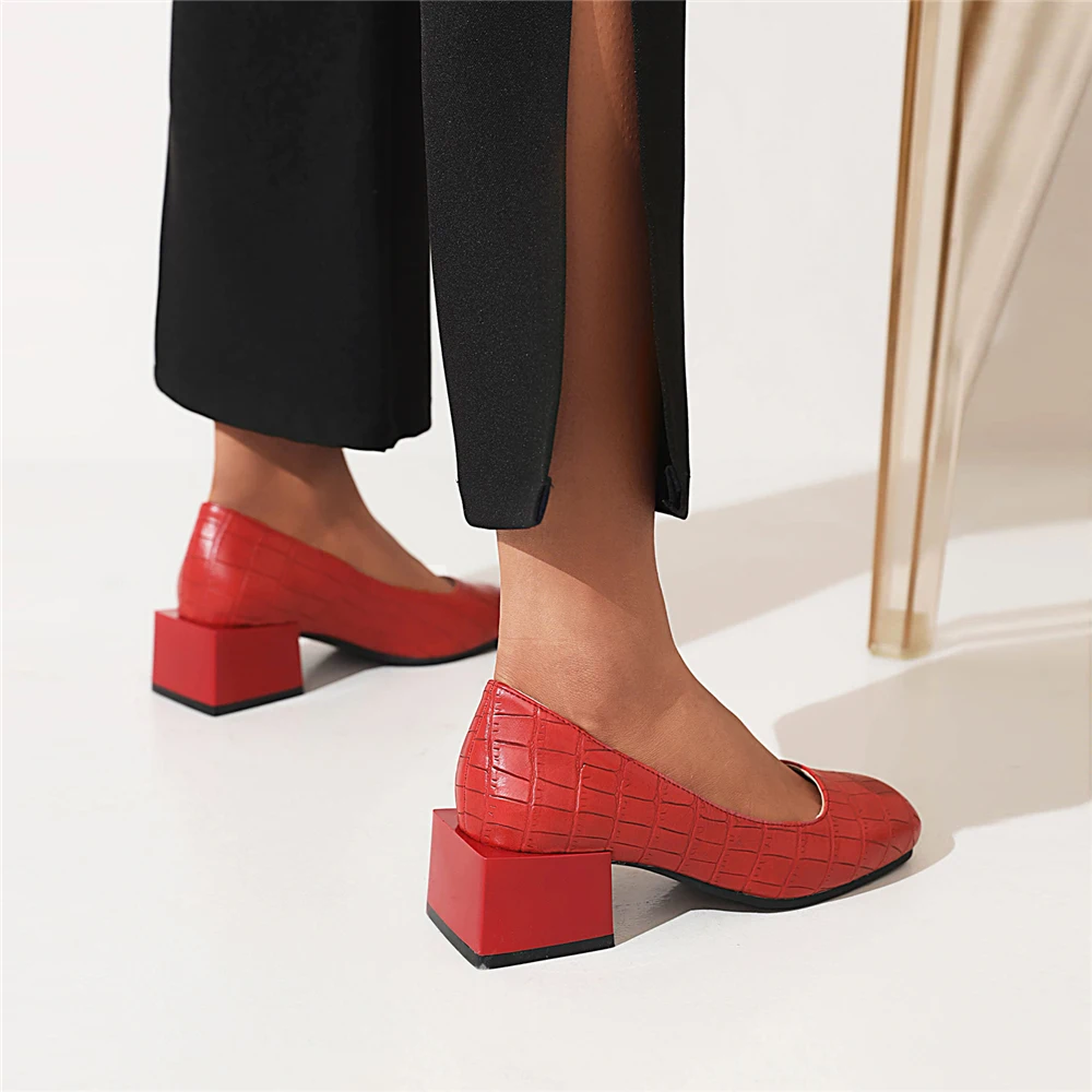 Женские туфли на низком квадратном каблуке красные желтые или зеленые