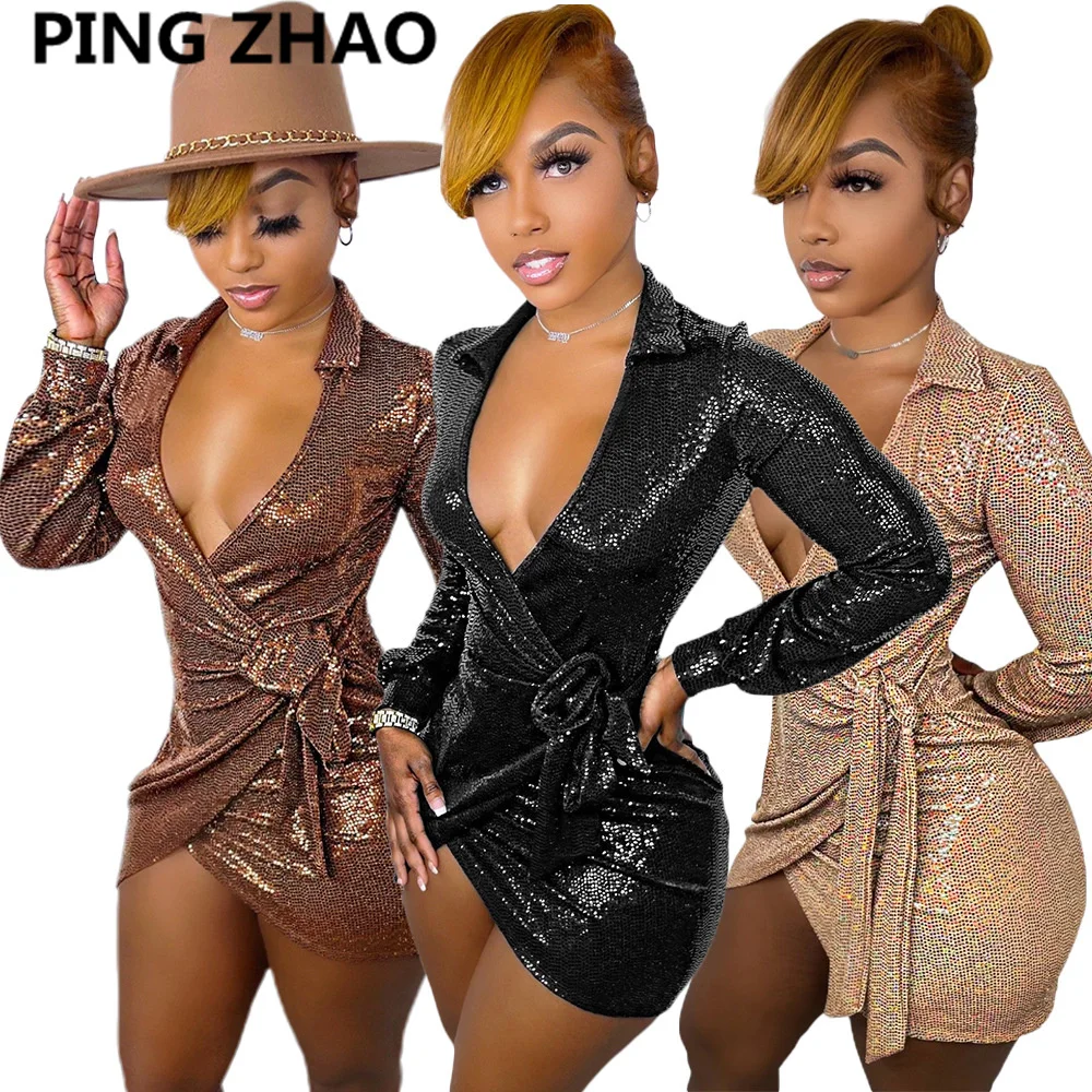 

Пикантное женское мини-платье с длинным рукавом и глубоким V-образным вырезом