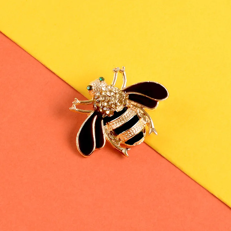 

Bee Brooch for Women Alloy Badges Dress Shirt Collar Bag Enamel Pins Broches Badge Pines Metalicos Jewelry Brosche Accessories