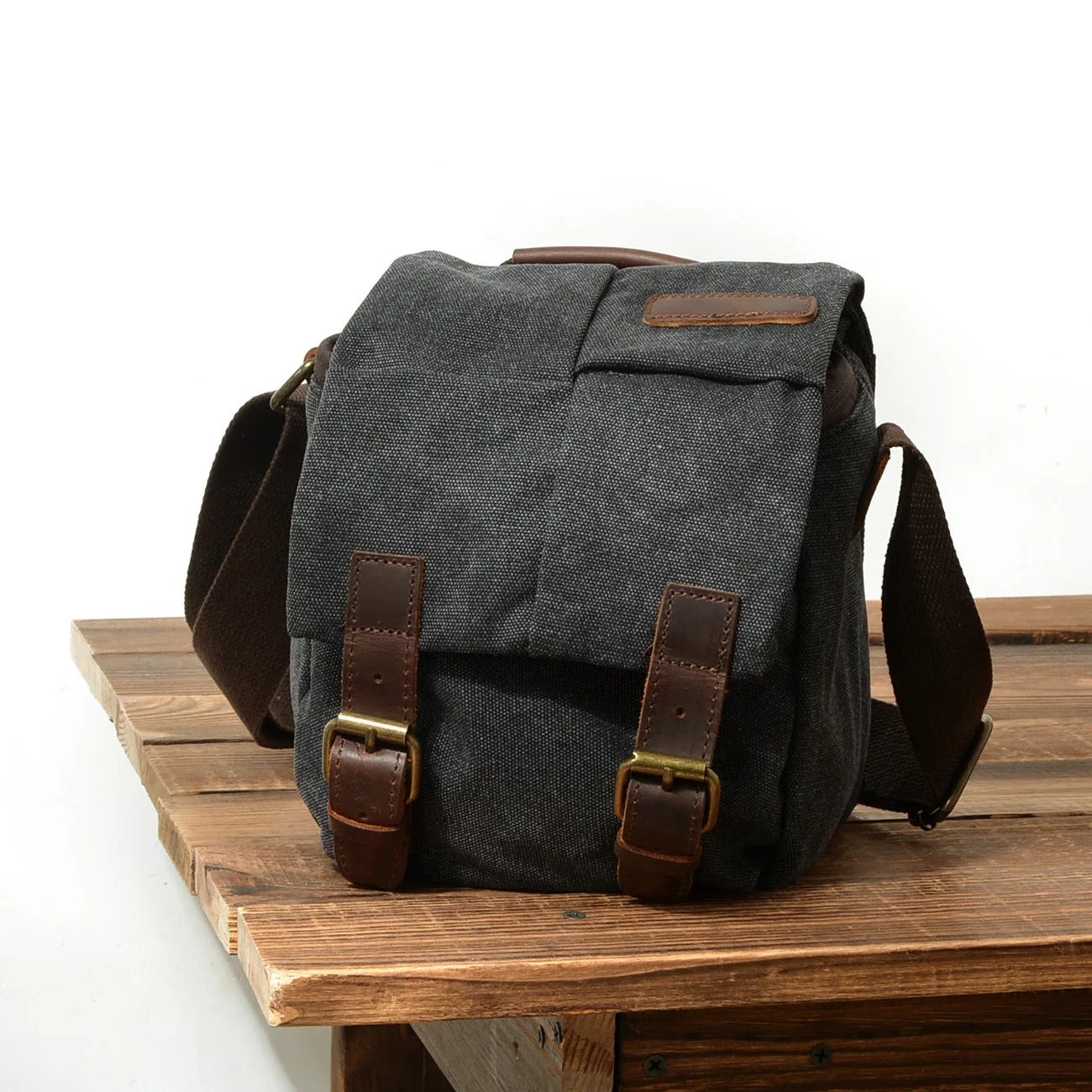 

Canvas Messenger Bag Shoulder Retro Camera Bag Waterproof SLR Moistureproof Camera Bag Small Bag