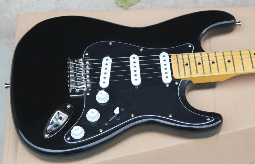 Заводской магазин черный корпус желтый кленовый шейный гриф ST с подписью 6