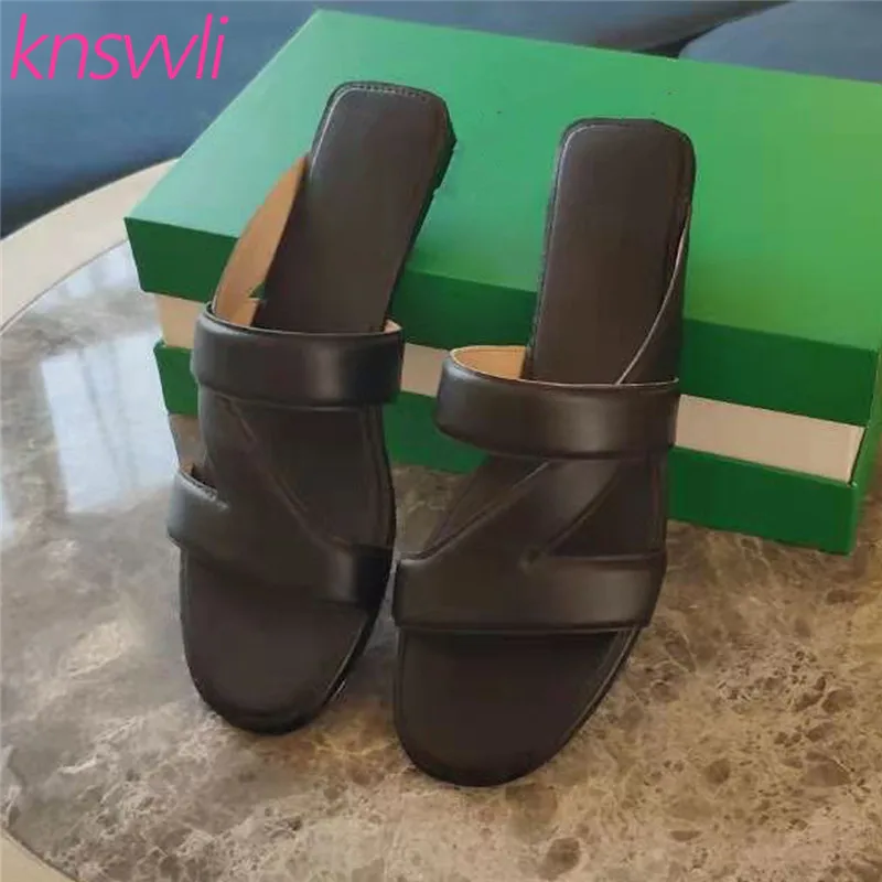 

Новинка; Обувь на плоской подошве; Босоножки с открытой пяткой; Женская обувь; Сезон лето; Шлепанцы без задника с открытыми пальцами; С перек...