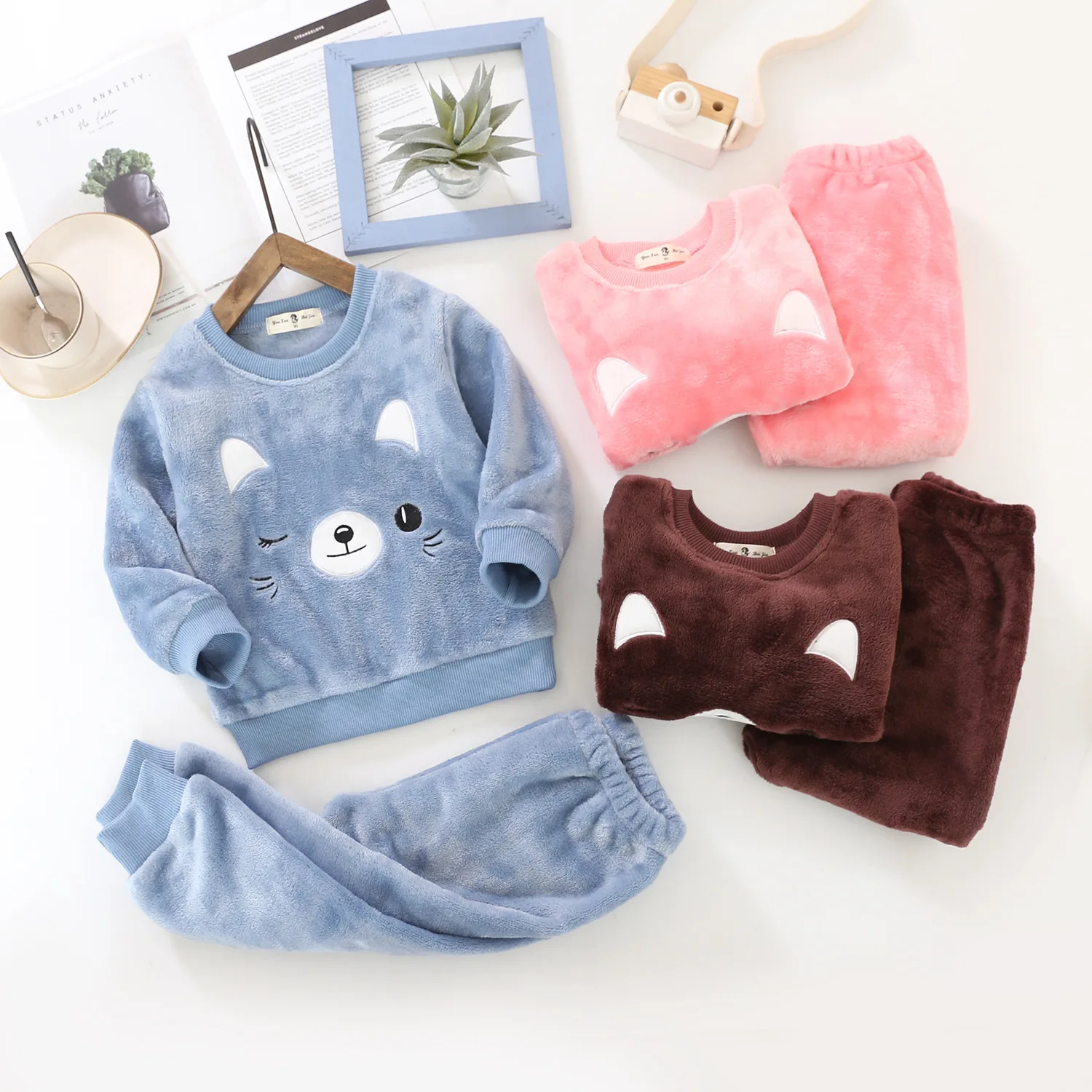 

Cartoon Kids & baby Toddler Girls Pajamas 2 Piece Top and Pants sleepwear Set Winter Warm suit children Flannel Velvet clothes