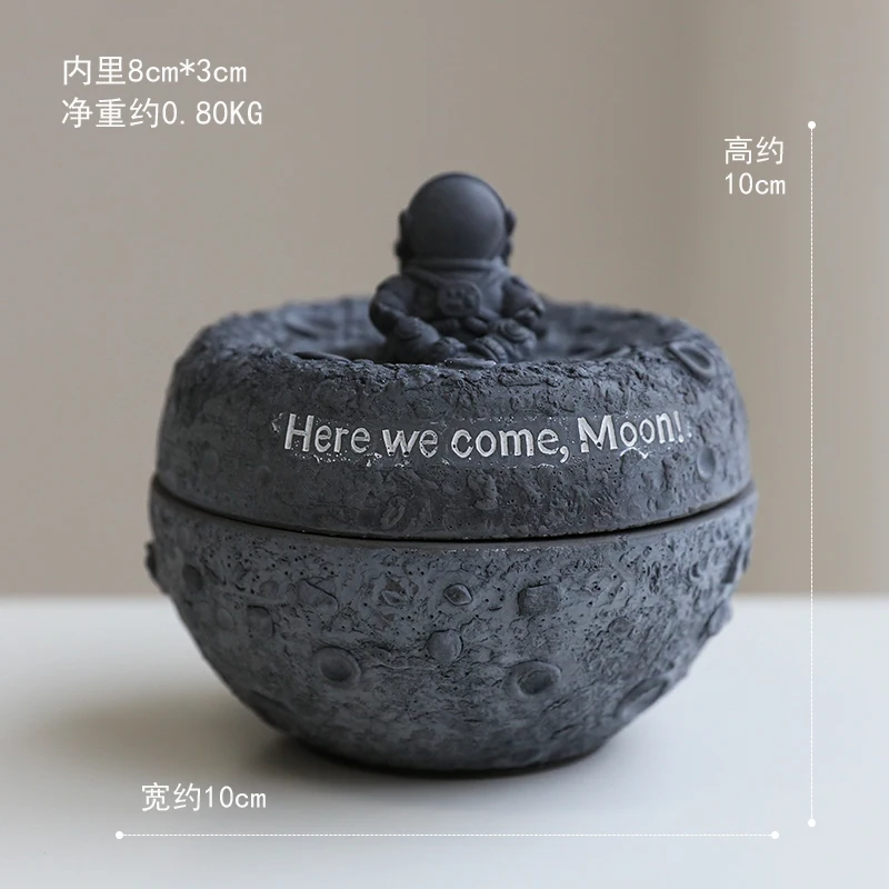

Home Decoration Moon Astronaut Ashtray Creative Anti Fly Ash Household Large Capacity with Lid Resin Ashtray Gift for Boyfriend