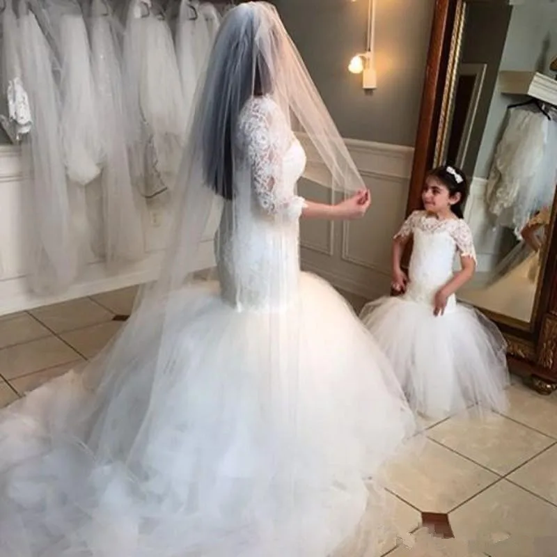 

Lace Mermaid Flower Girl Dresses New Floor Length Fashion Wedding Pageant Gowns Sheer Short Sleeve Tulle Modern Party Gowns
