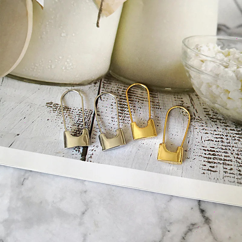 

DAVINI Minimalist Gold Hoop Earrings Geometric Statement Earrings Drop Ear Metal For Women OL Style Brincos Punk Jewelry MG172