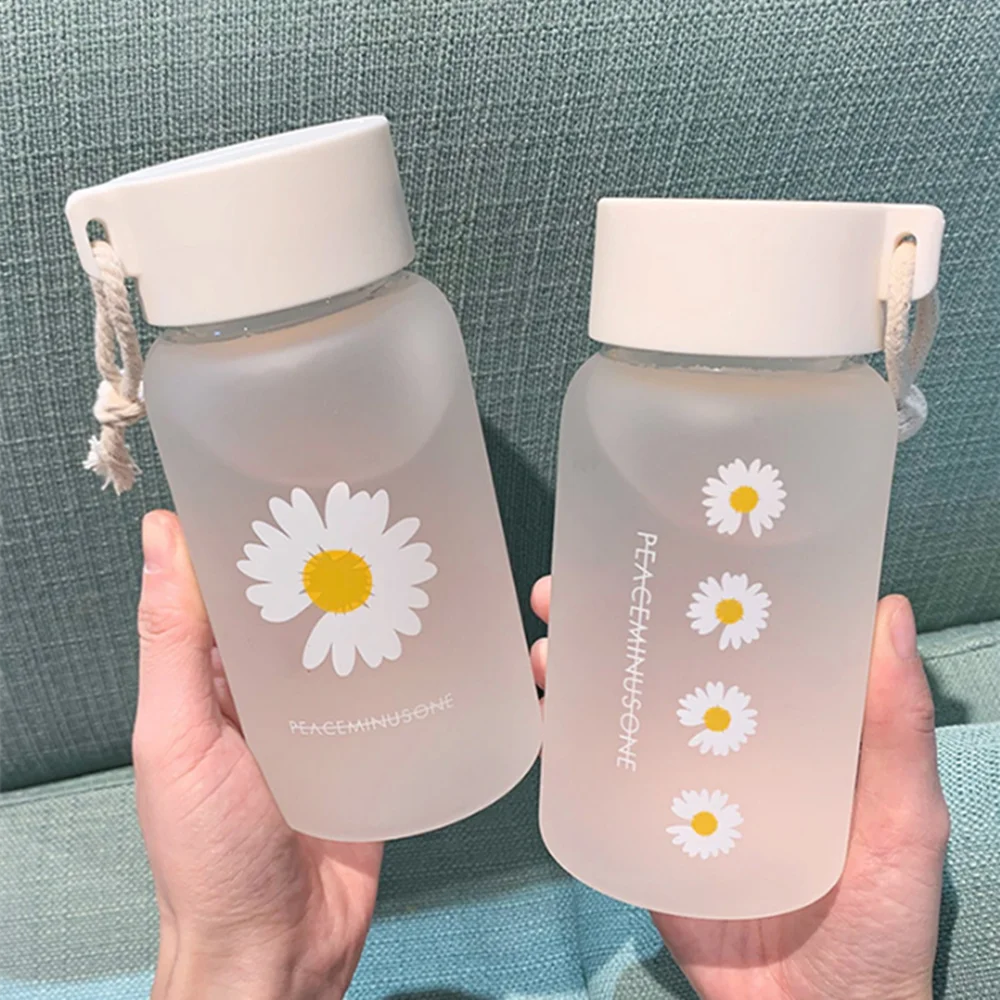 Простая небольшая Маргаритка матовая стеклянная бутылка для воды 500 м с