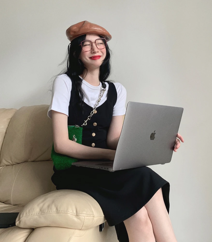 

2021 summer new age-reducing temperament little black dress female high-waisted thin A-line skirt design sense strap dress