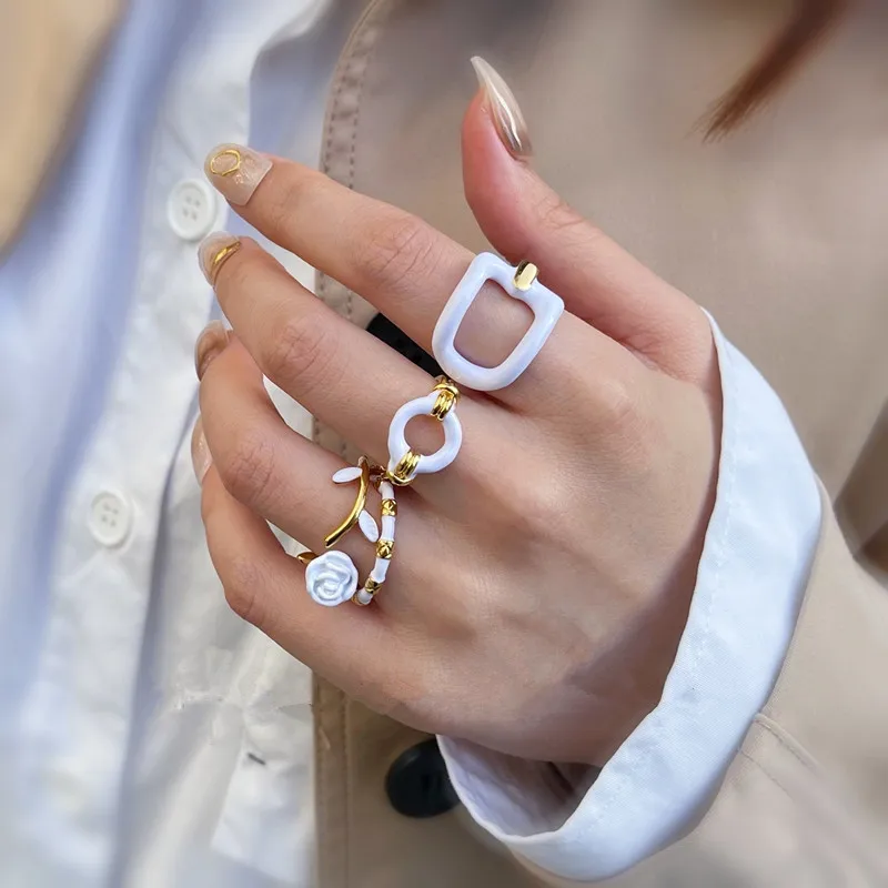 Женское кольцо с белой эмалью AOMU Открытое неправильной геометрической формы в