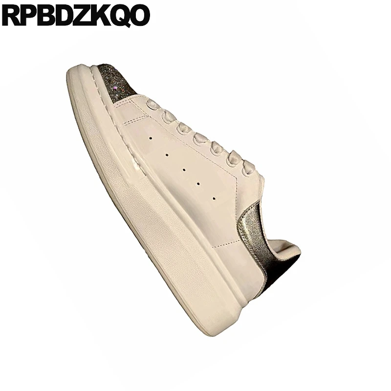 Кроссовки на толстой подошве белого цвета Брендовые женские кроссовки и