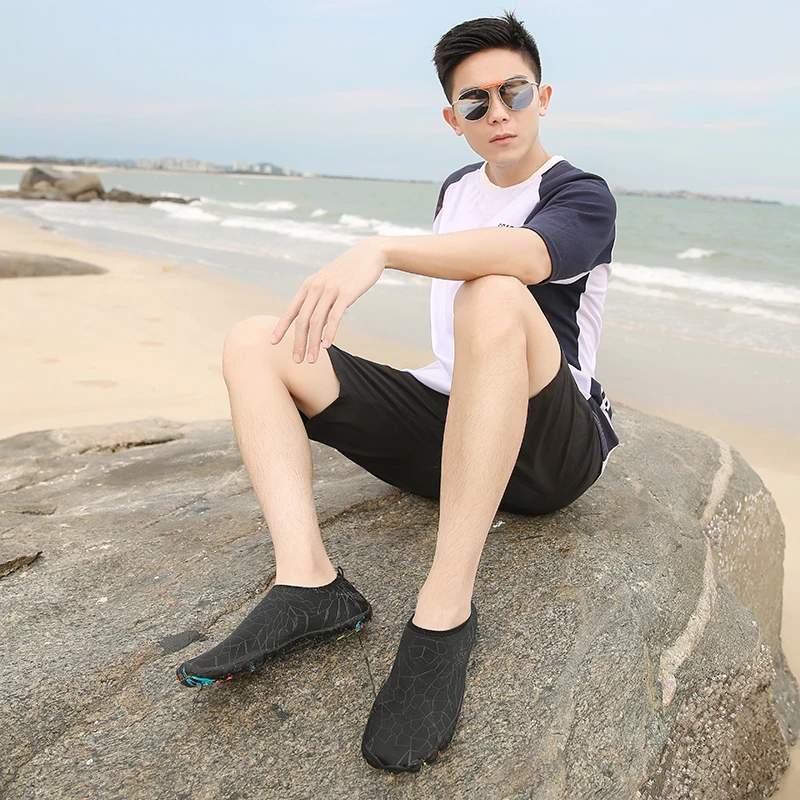 

2021 Latest Couple Wading Shoes Unisex High Quality Professional Swimming Shoes Fitness Casual Shoes Ultra Light Diving Shoes