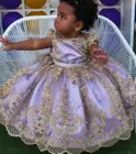 Детское кружевное платье с рукавами-крылышками и бусинами