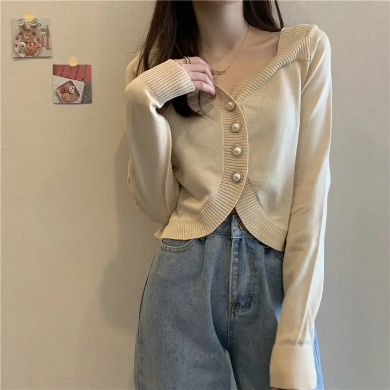 Женский трикотажный кардиган с V-образным вырезом и длинным рукавом