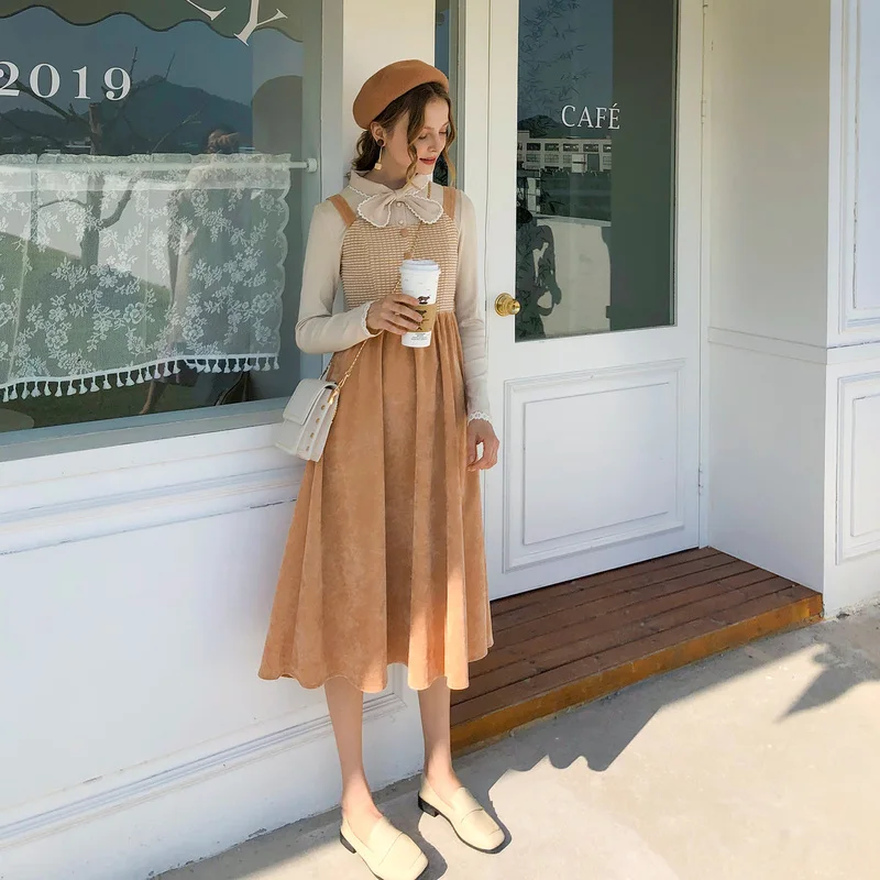 Вельветовое платье AIGYPTOS оригинальный дизайн оранжевое на бретелях в стиле ретро