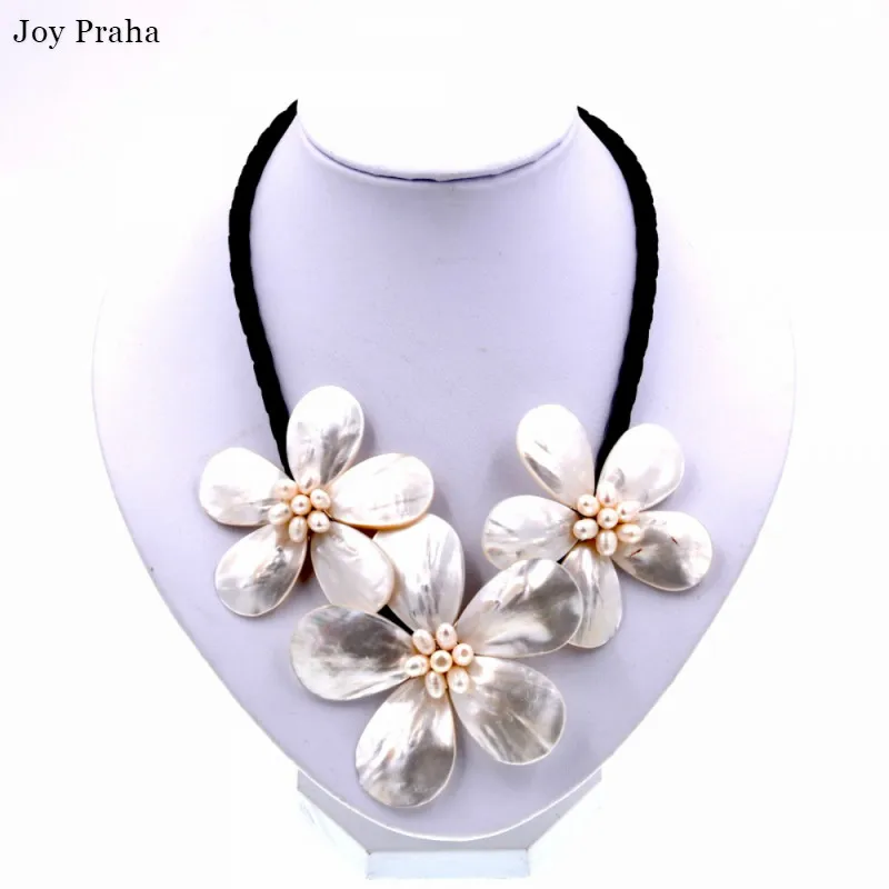 

Natural seashell pearl three flower necklace / Short women clavicle chain / wholesale dropshipping