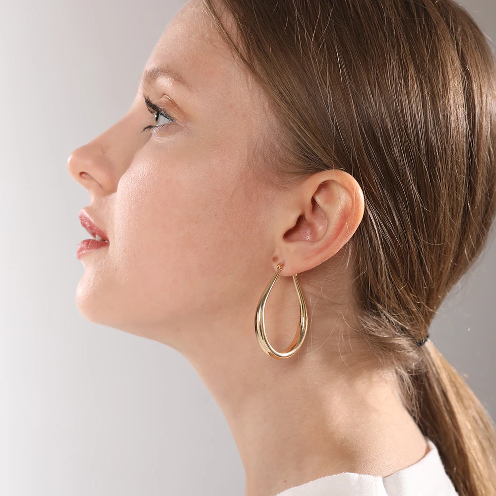 Geometric Hoop Earrings for Women: Big Circle Huggies in Gold Stainless Steel, Perfect for Fashionable Punk Style Jewelry - Brincos image 4