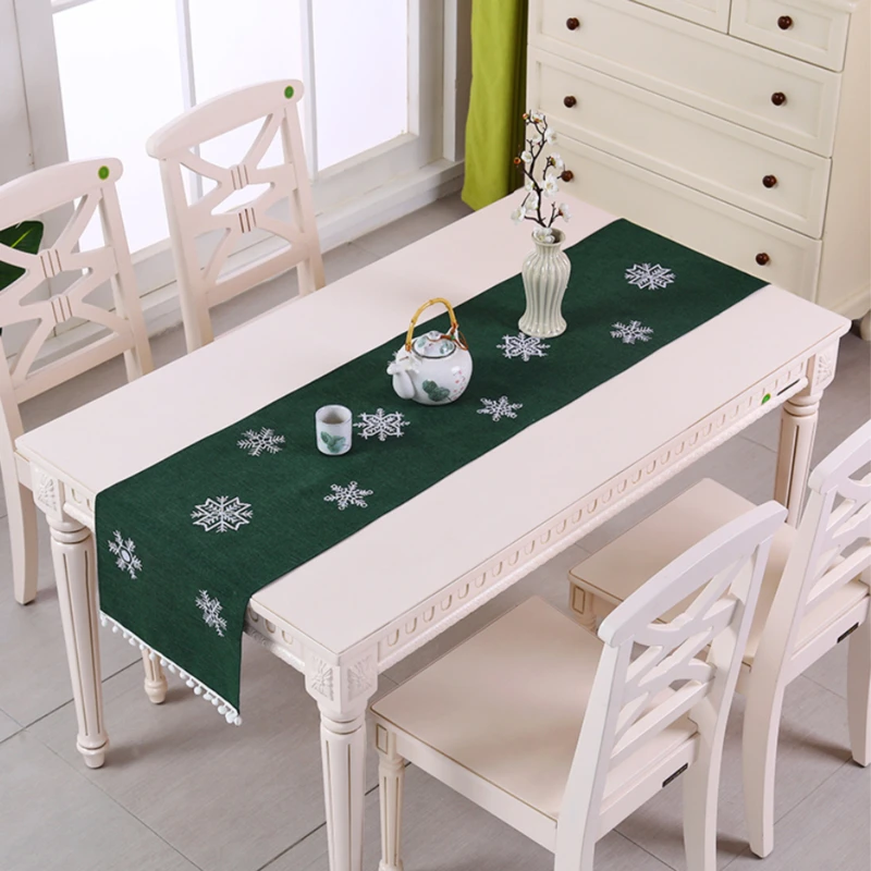 

Christmas Snowflake Dining Table Runner Tablecloth Creative Placemat Home Restaurant Wedding Party Decor Snowflake Tablecloth