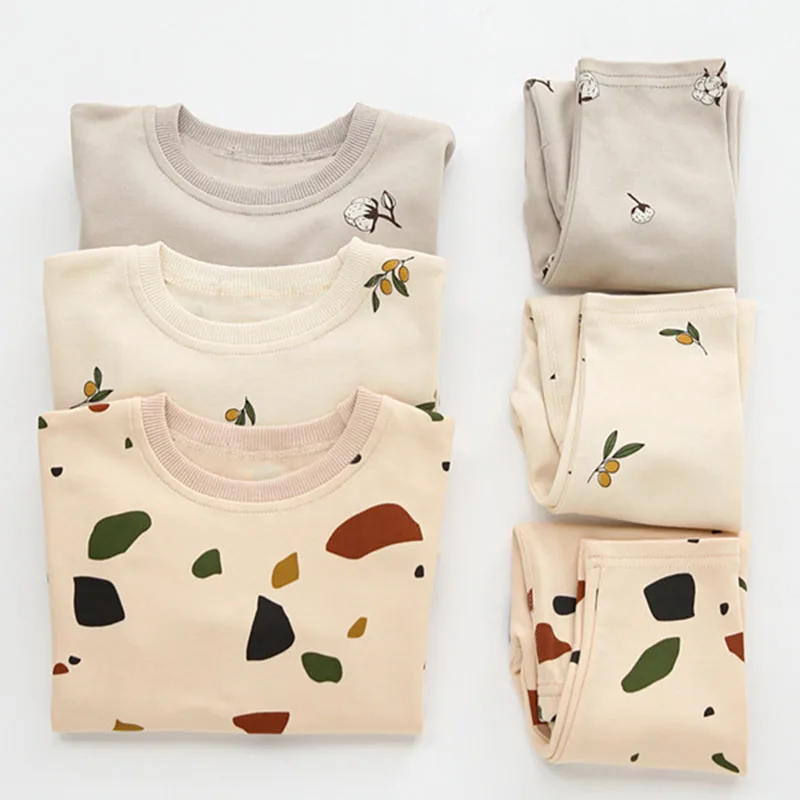 

Корейский стиль, одежда для маленьких мальчиков и девочек, хлопковая футболка + штаны, весенне-осенний Пижамный костюм для маленьких мальчи...