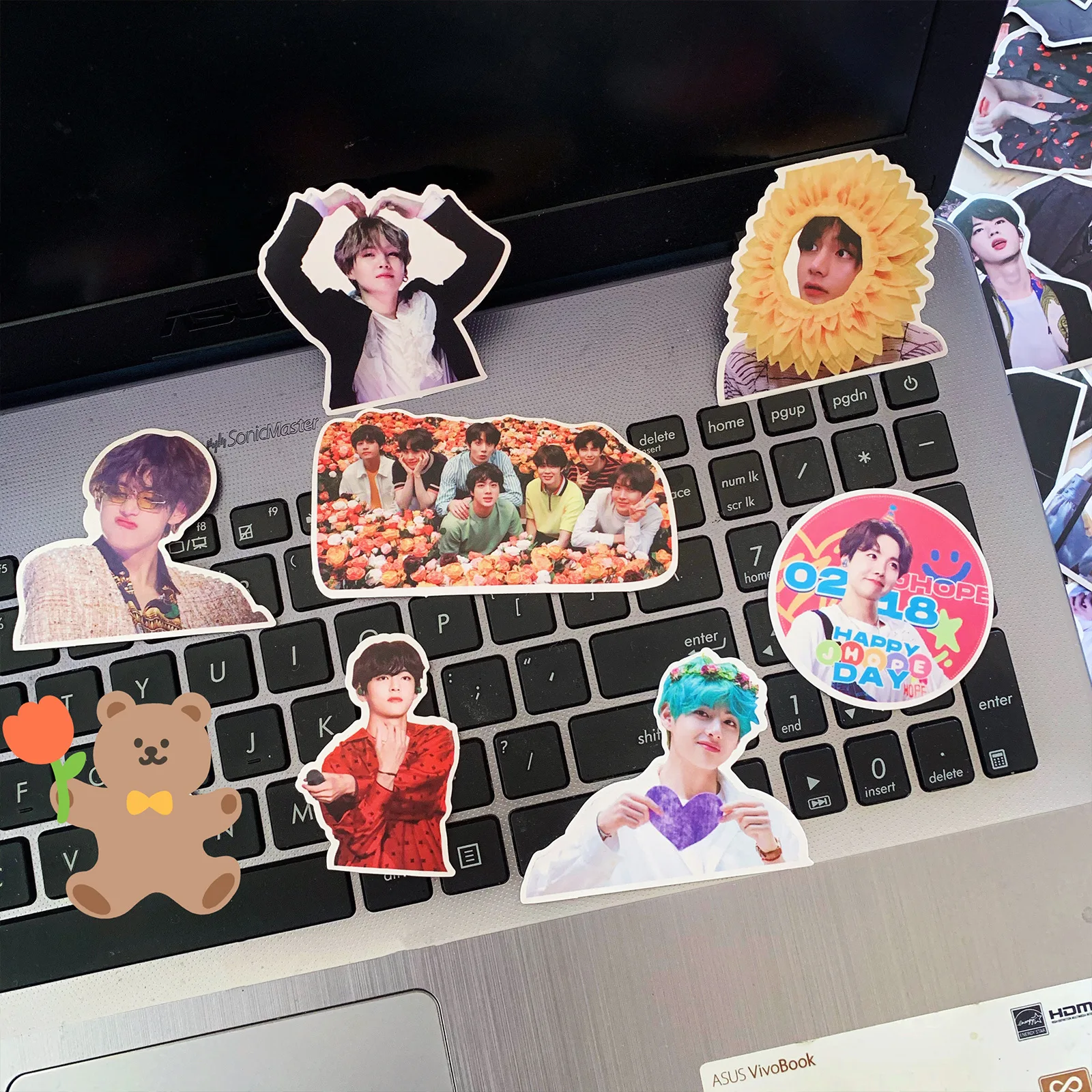 

Оптовая продажа, декоративные бумажные наклейки Bangtan Boys Team для холодильника, карточки, шлема, Подарочная коробка «сделай сам» JK V Jimin Suga J-hope Jin...