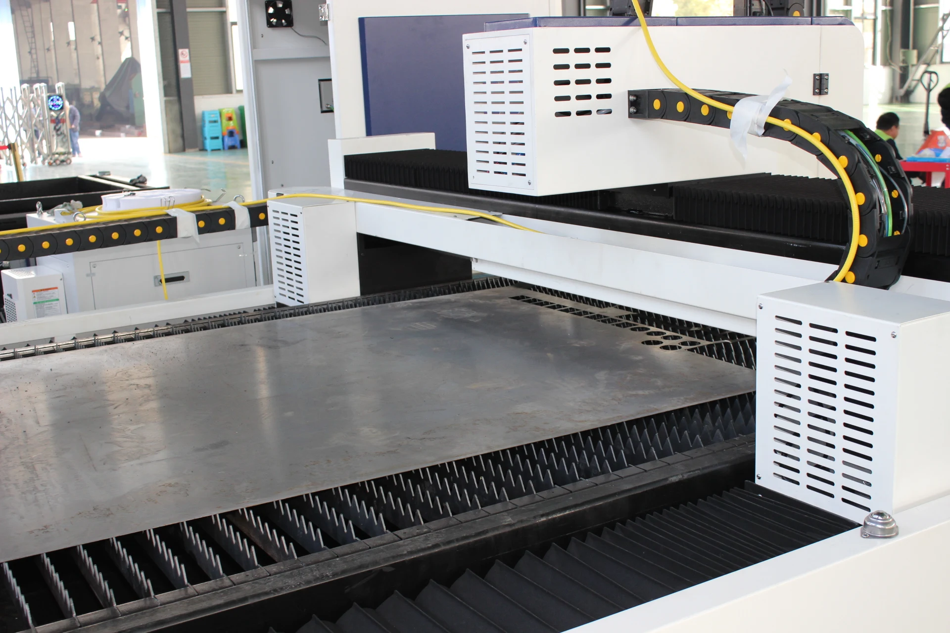 

1530 1325 fiber optic equipment / cnc laser cutter / carbon metal fiber laser