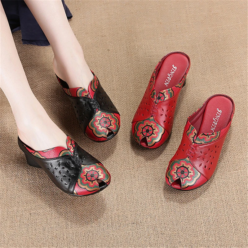 Сандалии женские из натуральной кожи танкетка с цветами Повседневные тапочки в