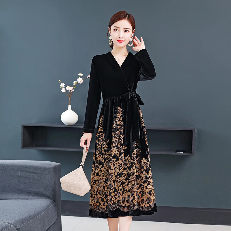 Женское длинное платье с V-образным вырезом приталенное бархатное большого