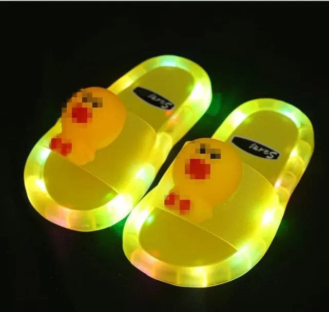 

2021 Footwear Luminous Jelly Summer Children's LED Slipper Girls Slippers PVC Non-slip Beach Sandals Kids Home Bathroom Pink