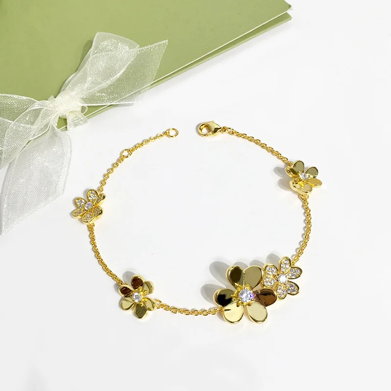 

OL Cute Style Fashion Charm Chains Bangle Bracelets High-Grade Fine CZ Clover Flower Bracelet for Women Brand Jewelry
