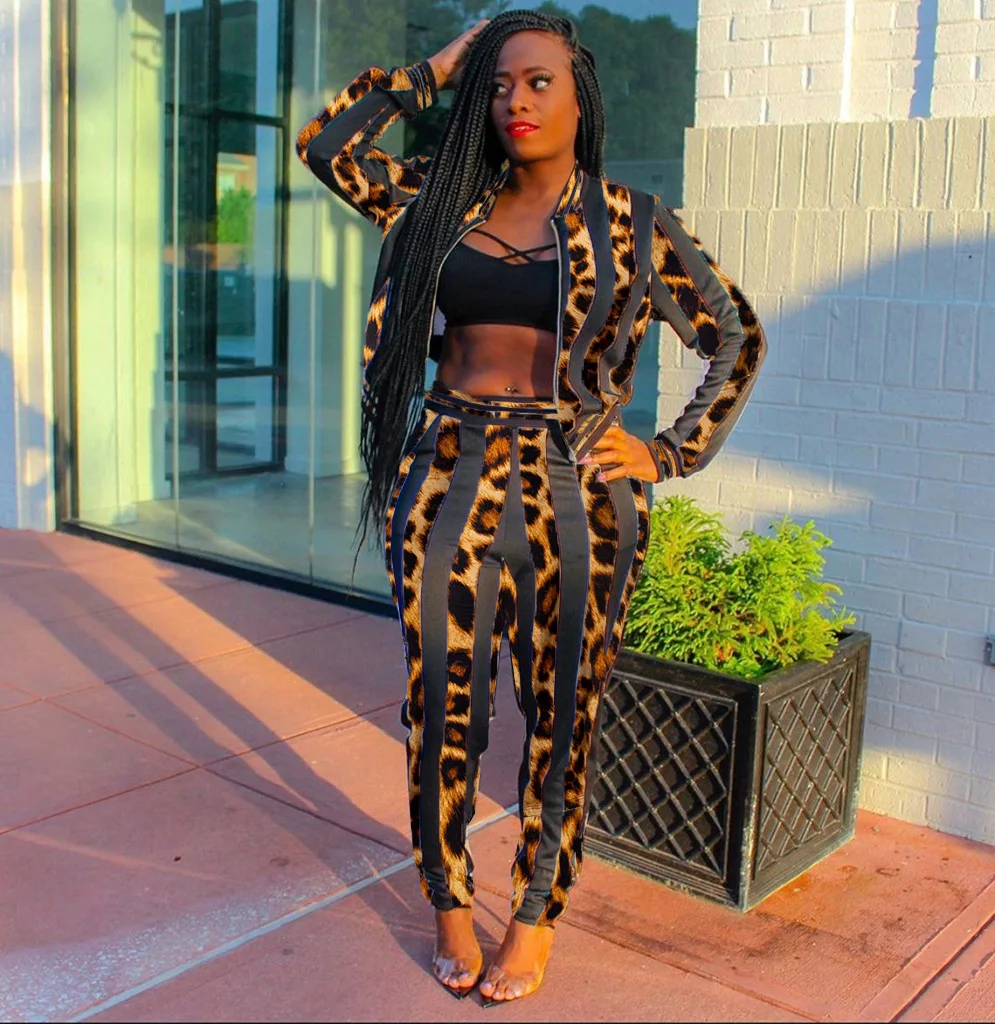 Осенне зимний женский комплект спортивный костюм в полоску с принтом куртка