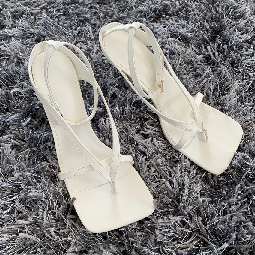 

Koovan Summer Women Sandals 2020 Vintage Square Toe High Heels Buckle Strap Sandals Women V-neck Designer Shoes Girls