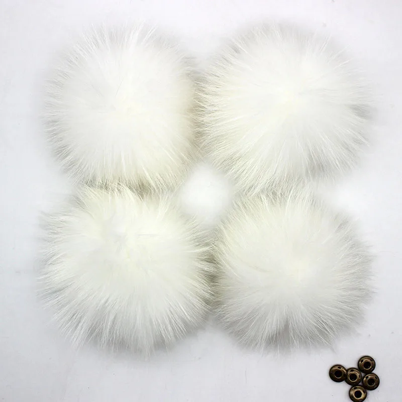 5/Lot 13cm Raccoon Fur Pom Pom with Snap Buttons Off white Pompoms For Crochet Knitted Hats Caps Fluffy Winter pompon Beanies