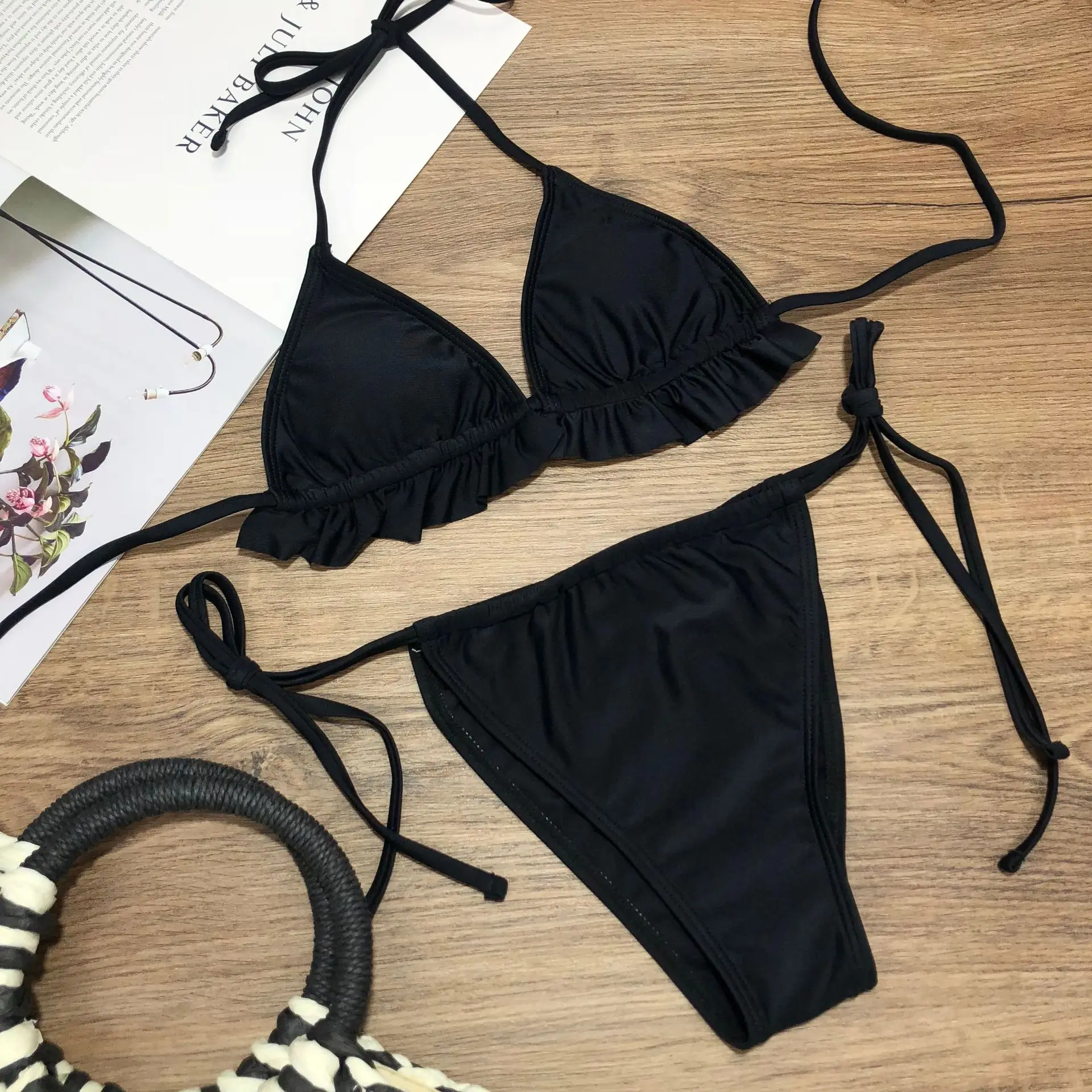 Женский купальник с пуш ап бразильский низкой талией и лямкой на шее 4 цвета