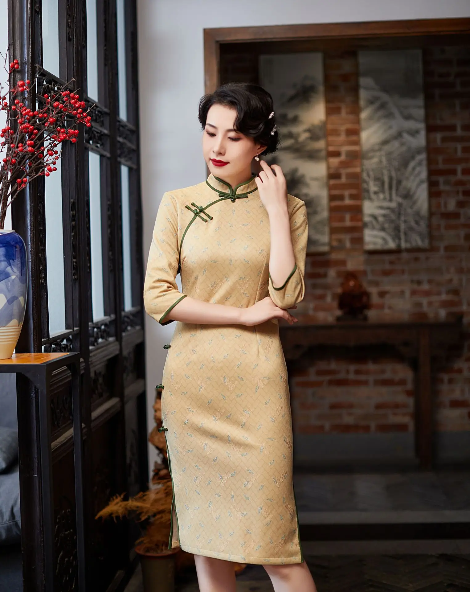 

Женское желтое Замшевое платье на пуговицах в китайском стиле