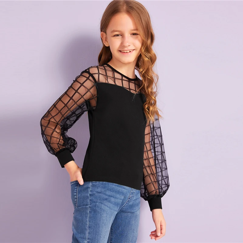 SHEIN Kiddie/черная Повседневная Блузка с контрастной сеткой на плечах детские топы года, Осенние Блузы с длинными рукавами и пуговицами сзади для подростков